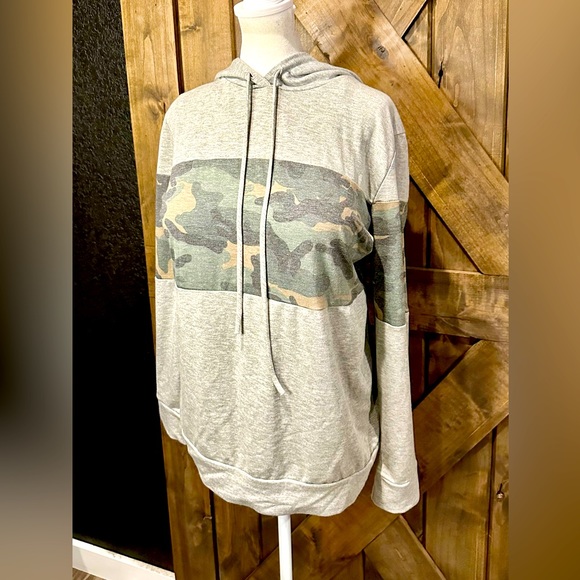 EUC 7th Ray Gray Cam Accent Hooded Long Sleeve Top - Picture 5 of 15